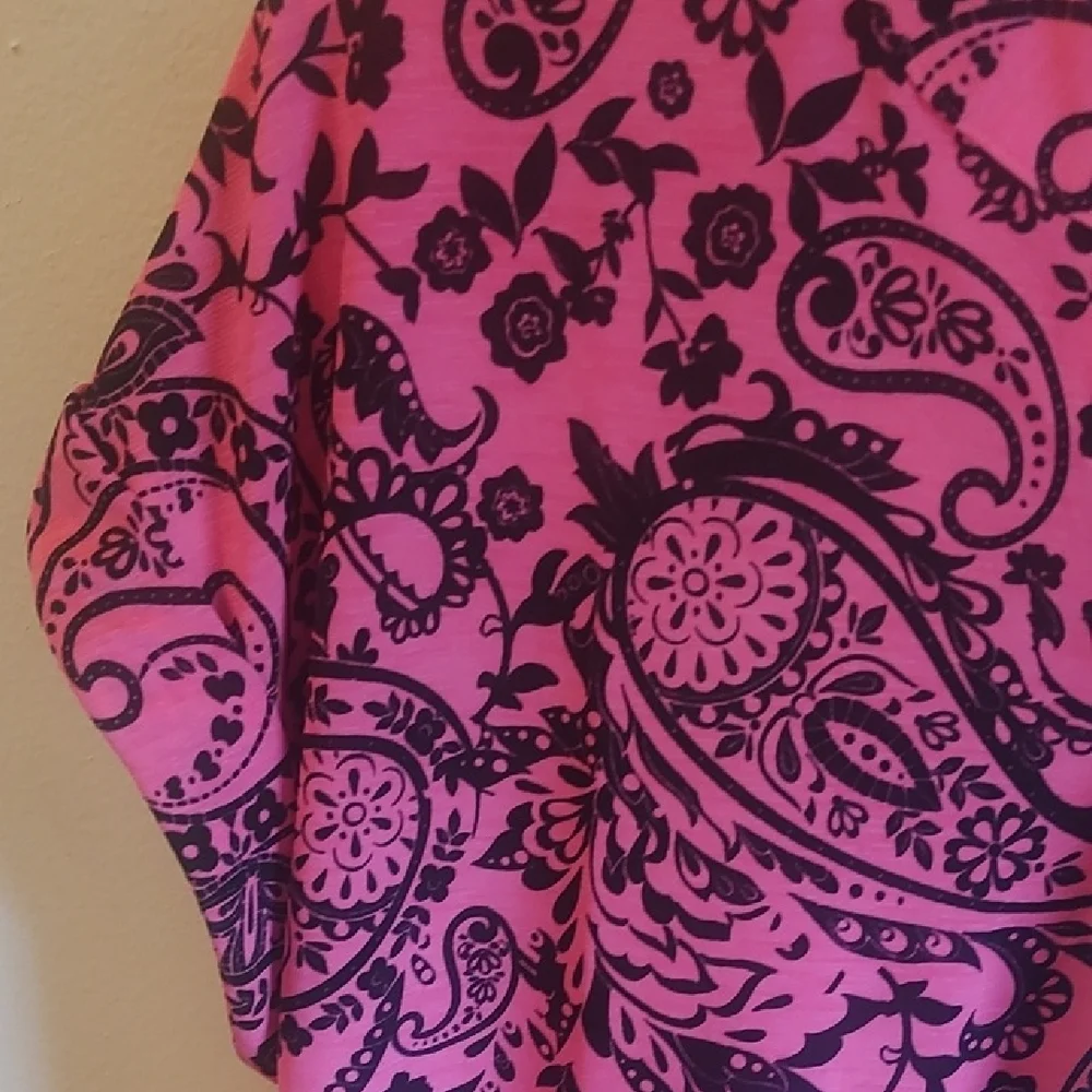 Women's Pink Paisley Short Sleeve Tee - Picture 4 of 4